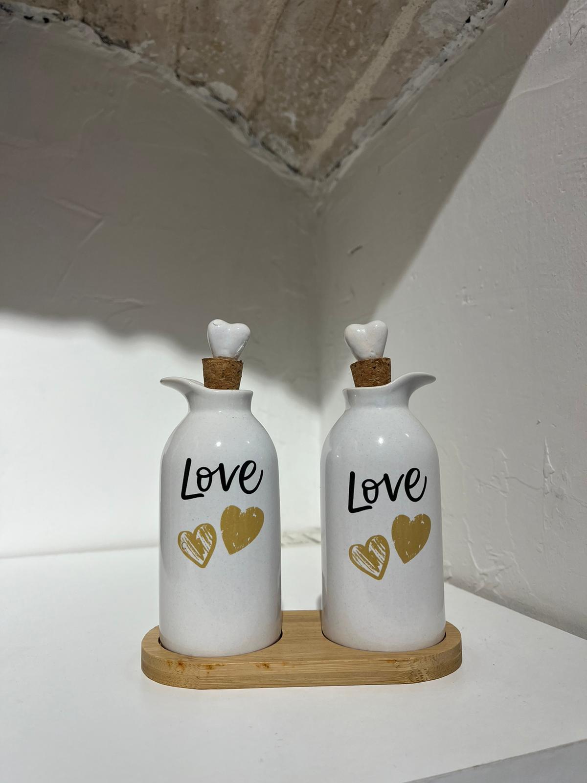 Menage da Tavola - Scritta Love - Porcellana con Vassoio in Legno